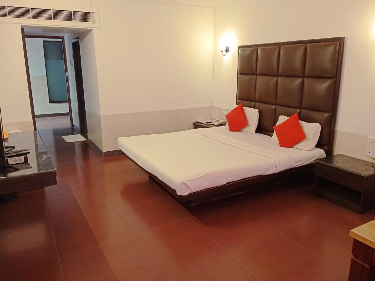 Arnala Beach Resort Virār Exteriör bild